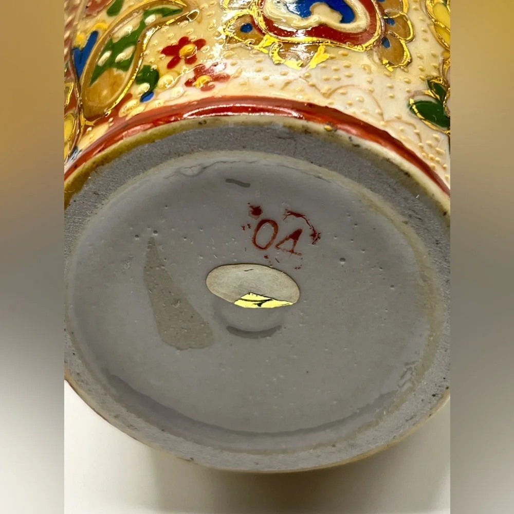 Asian Japanese Satsuma Style Ceramic Pottery Flower Vase Gold Enamel Floral 8 in